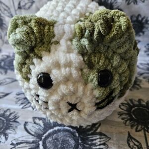 Green and white loaf cat amigurumi plush